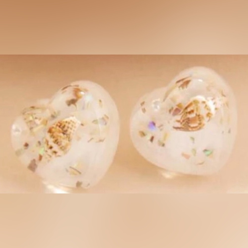 “My Heart is the Ocean” Mini Conch Triton Murex Shell Abalone Flake Mermaid Stud - Picture 3 of 6
